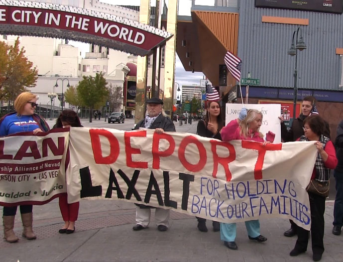 Protestan en contra del Fiscal General de Nevada Paul Laxalt