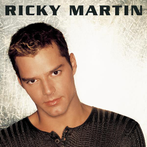 portada de album con foto de Ricky Martin