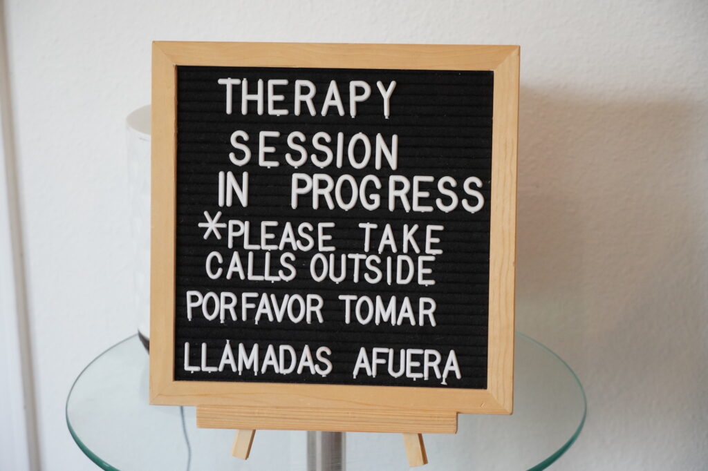 letrero sobre sesiones de terapia