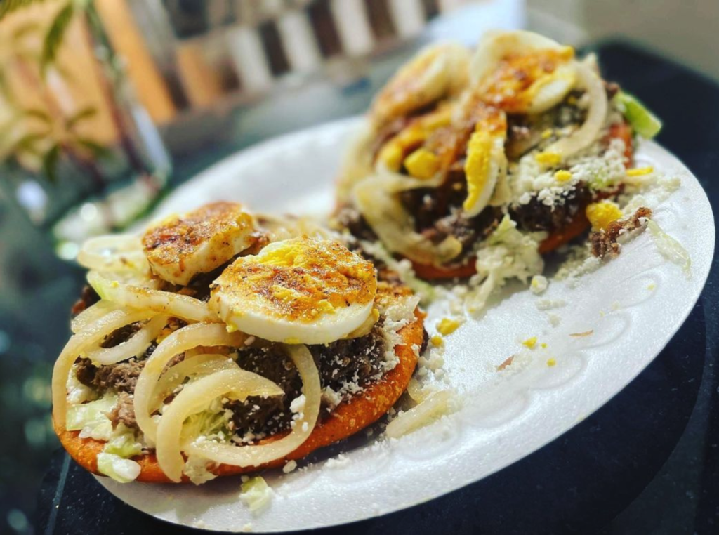 En la foto, pupusas salvadoreñas del food truck Los Cipotes