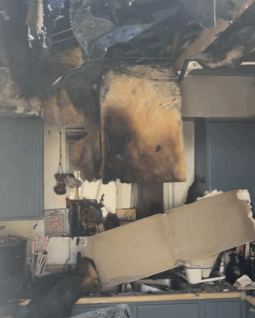 interior de una casa quemada