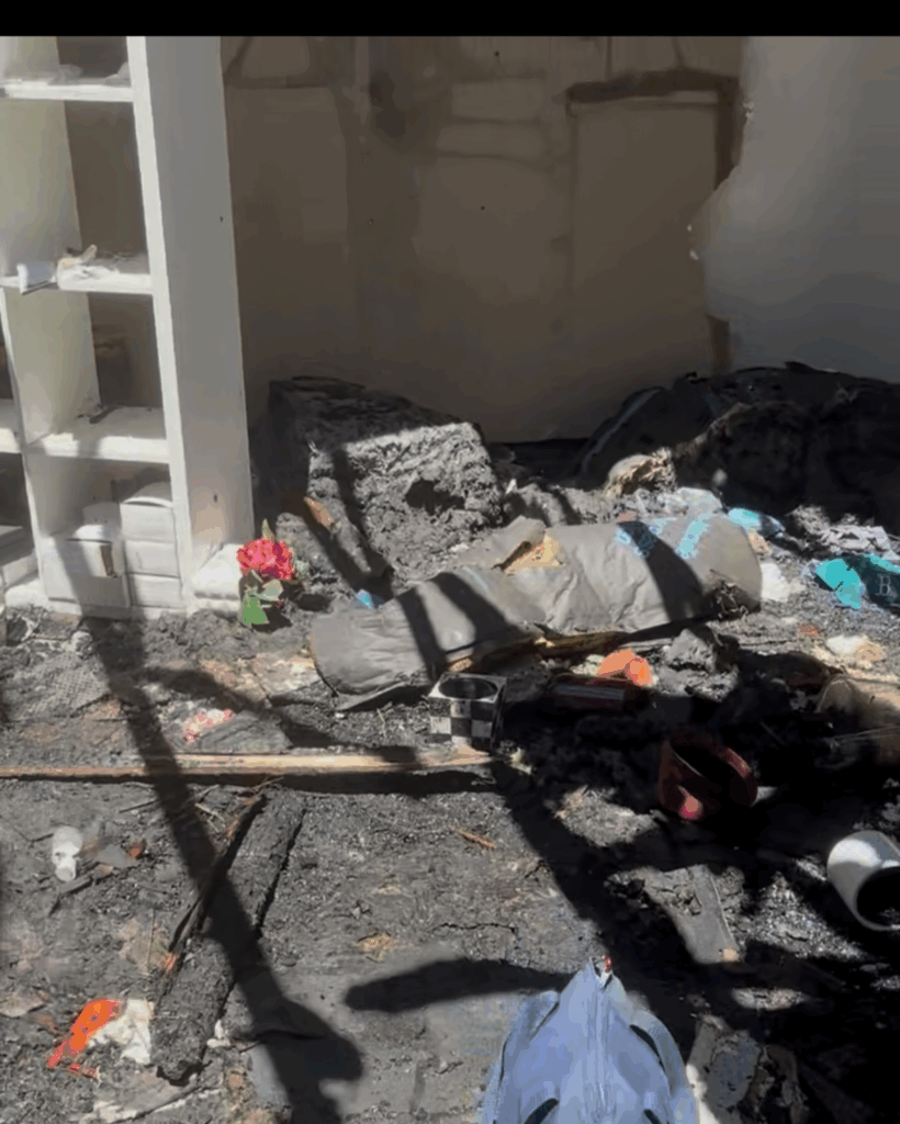 interior de una casa quemada