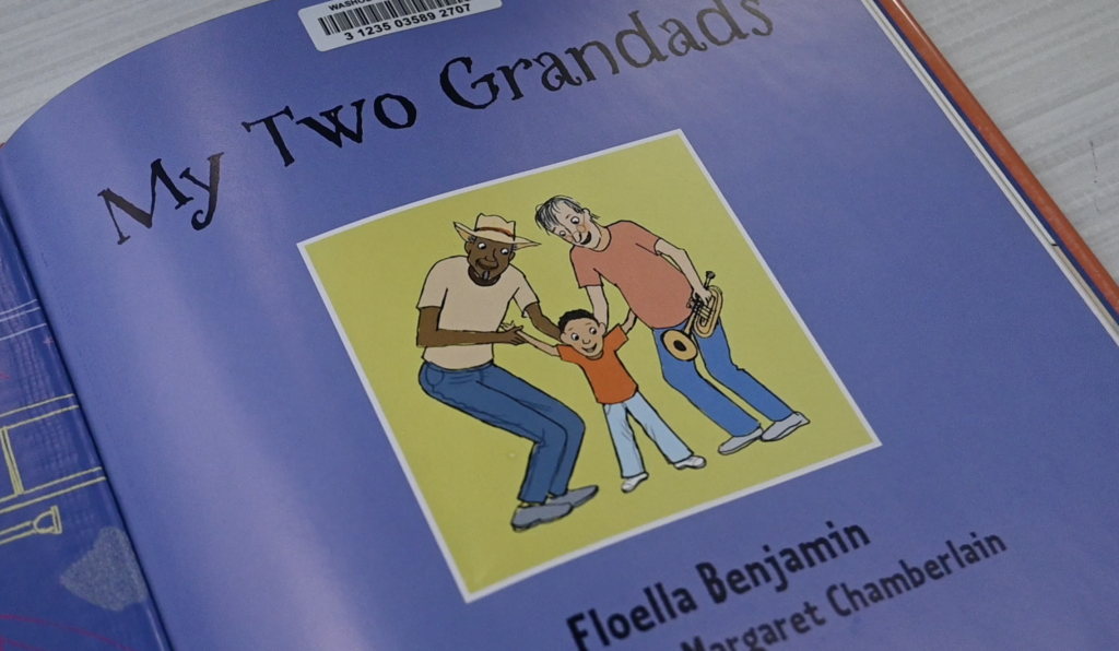 libro con título "mis dos abuelos"