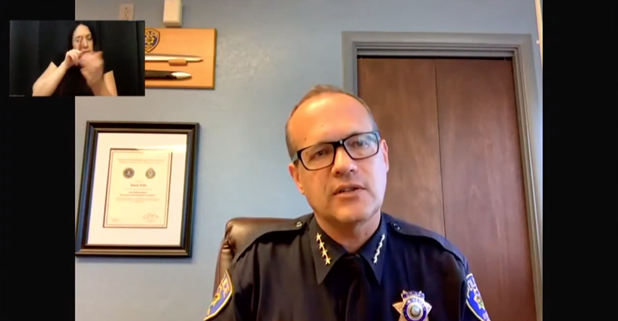 Jefe de la policía de Reno Jason Soto participa en junta virtual